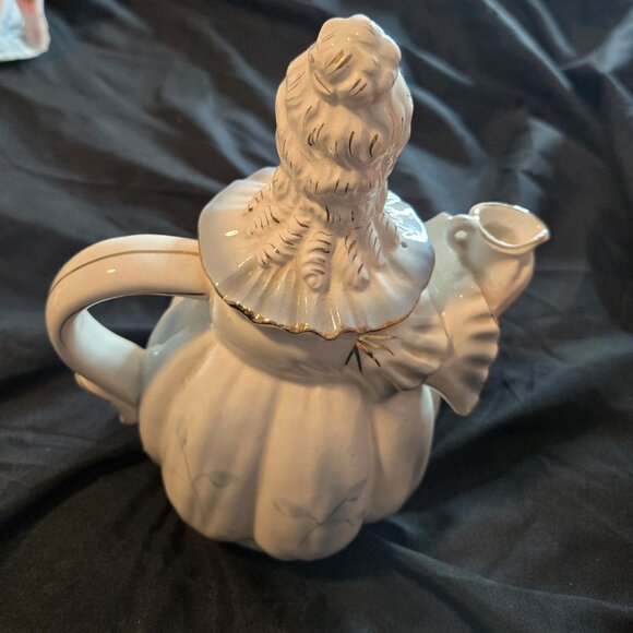 Vintage (1950s) LIPPER & MANN Porcelain Colonial Figural Lady Musical Teapot - Picture 10 of 12